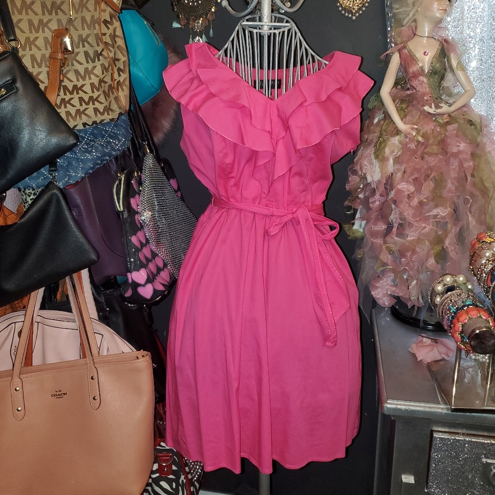 Cute vintage ruffles sleevless fuchsia short dress